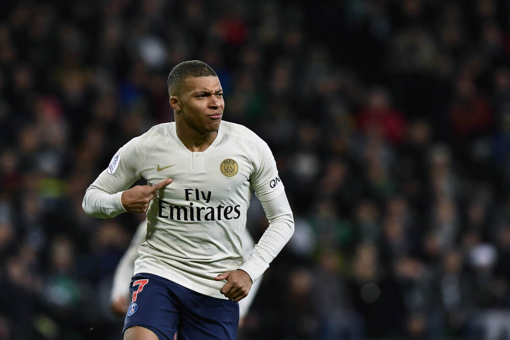 坚持把发展经济着力点放在实体经济上